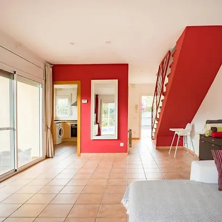 Canyelles Beach Vila With Swimming Pool